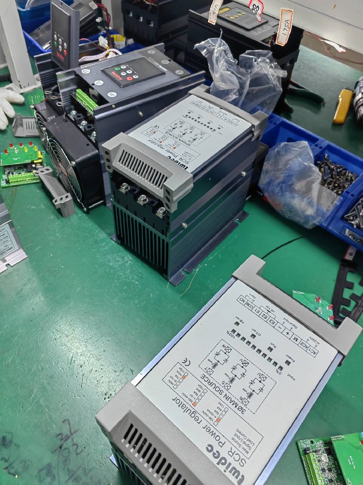 在易燃易爆的危险环境中，电力调整器是否具备防爆职能？或者必要采取什么特殊措施？